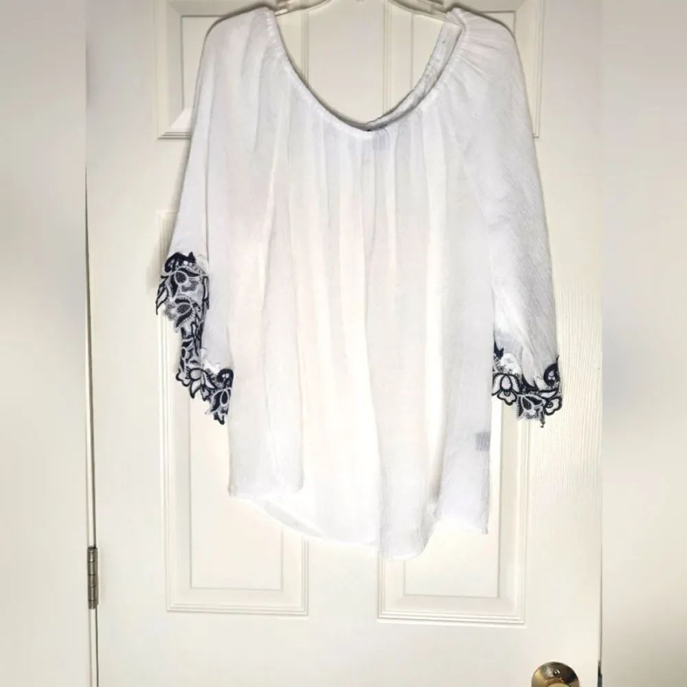 Unique Spectrum 3X White Black Embroderd Floral Cuff Flowy Shrtslv Women Blouse